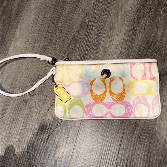 Vintage Coach Hampton Pastel Monogram Wristlet with Baby Tags - Picture 1 of 3